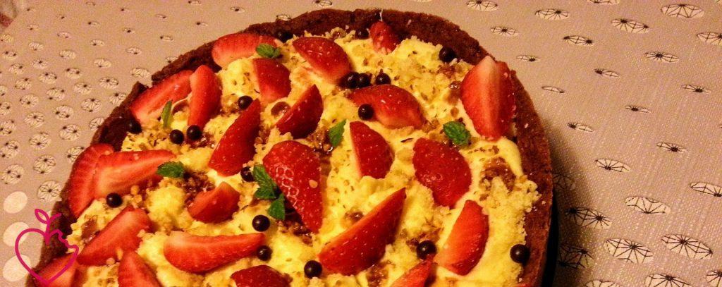 Crostata al cioccolato, crema al limone e fragole