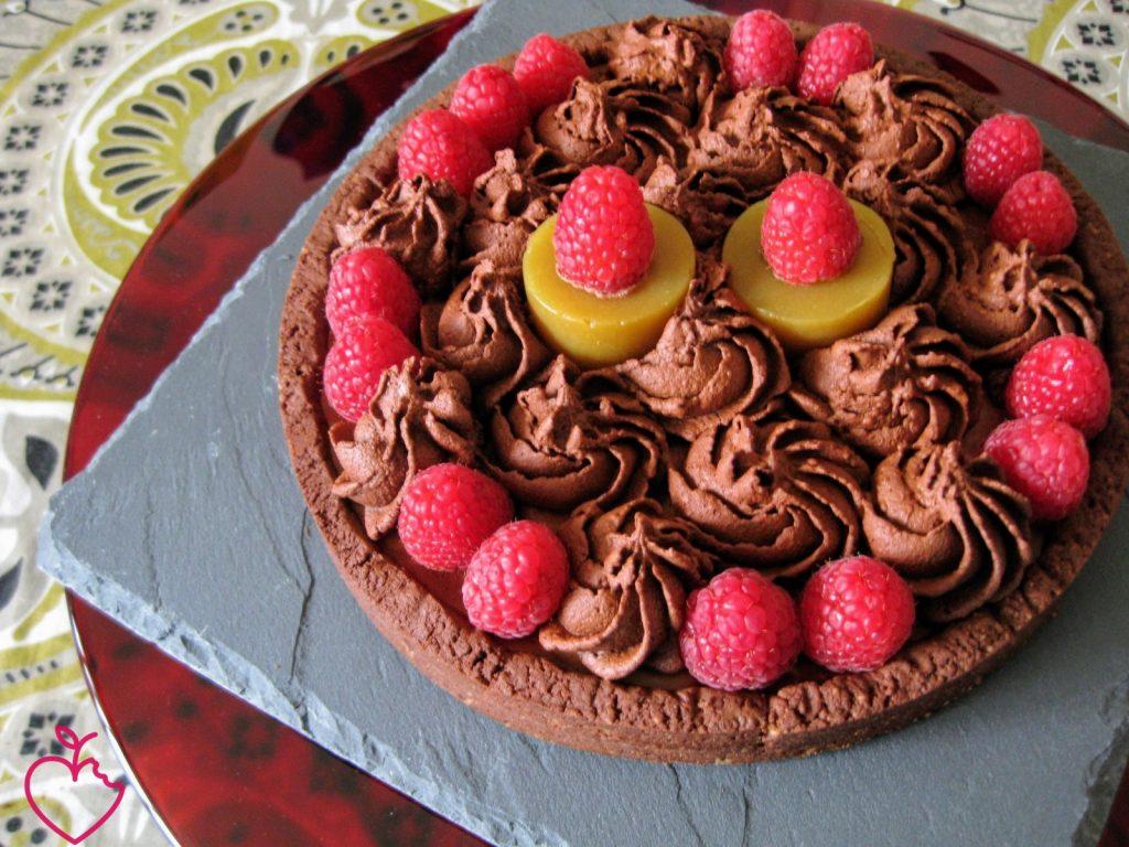 Crostata nocciole, fondente e lamponi
