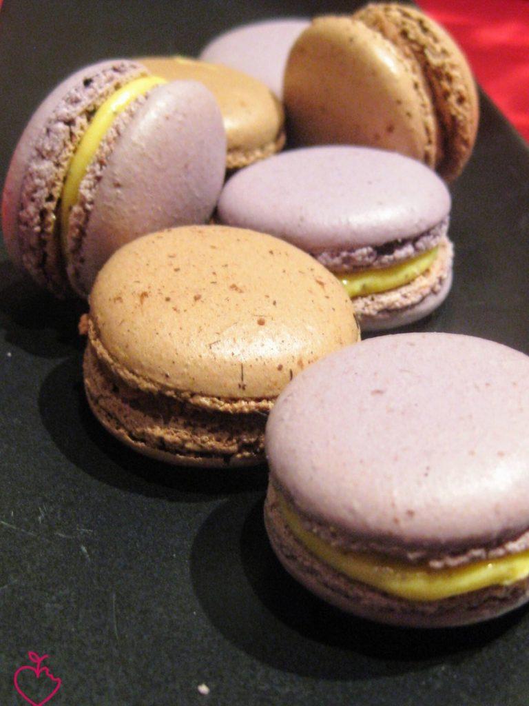 Macarons cioccolato e caffè e frutto della passione
