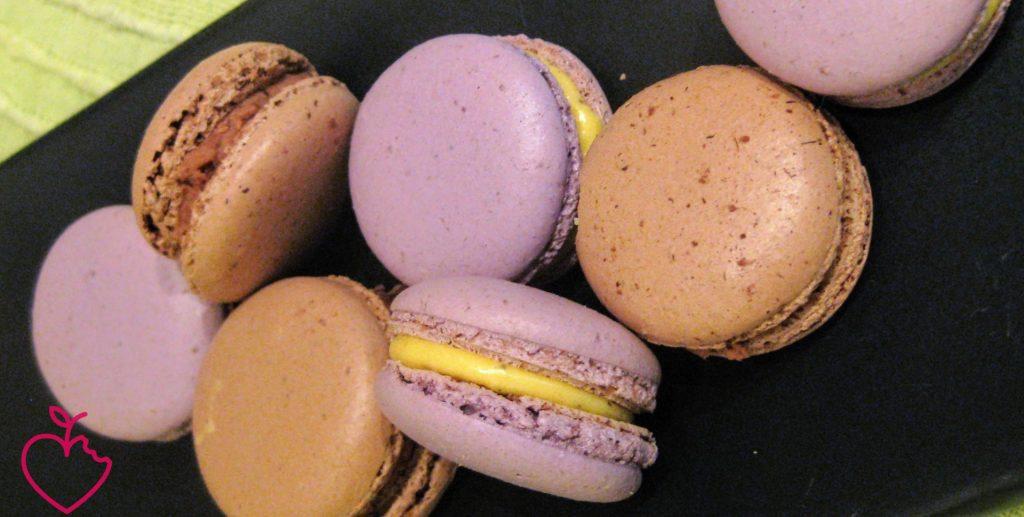Macarons cioccolato e caffè e frutto della passione