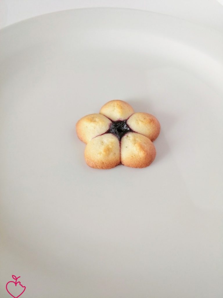 Biscotti in fiore, limone, vaniglia e confetture