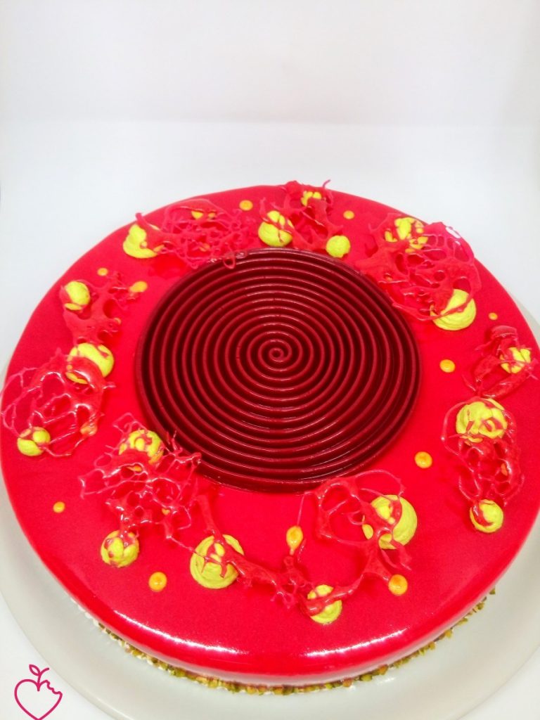 Torta Optical Fluo, lamponi pistacchio e lime