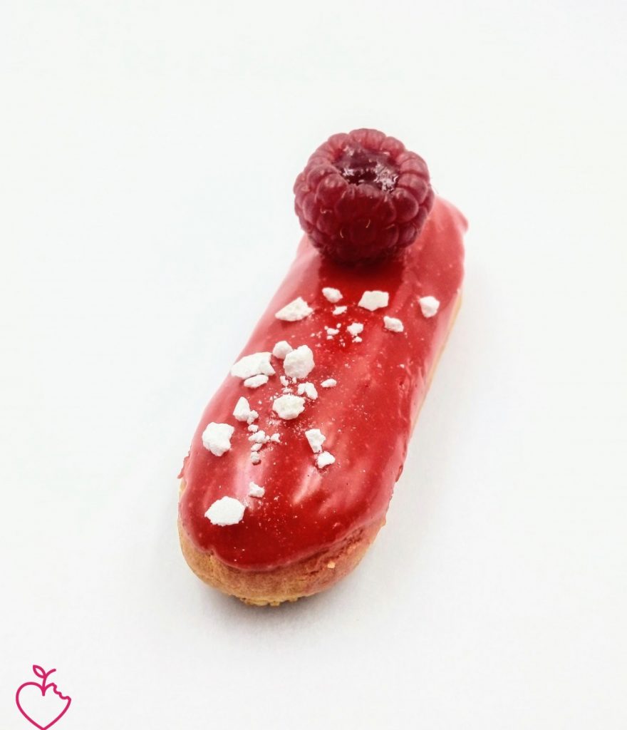 Eclairs lampone, frutto della passione, lime/yuzu e pistacchio/arancia