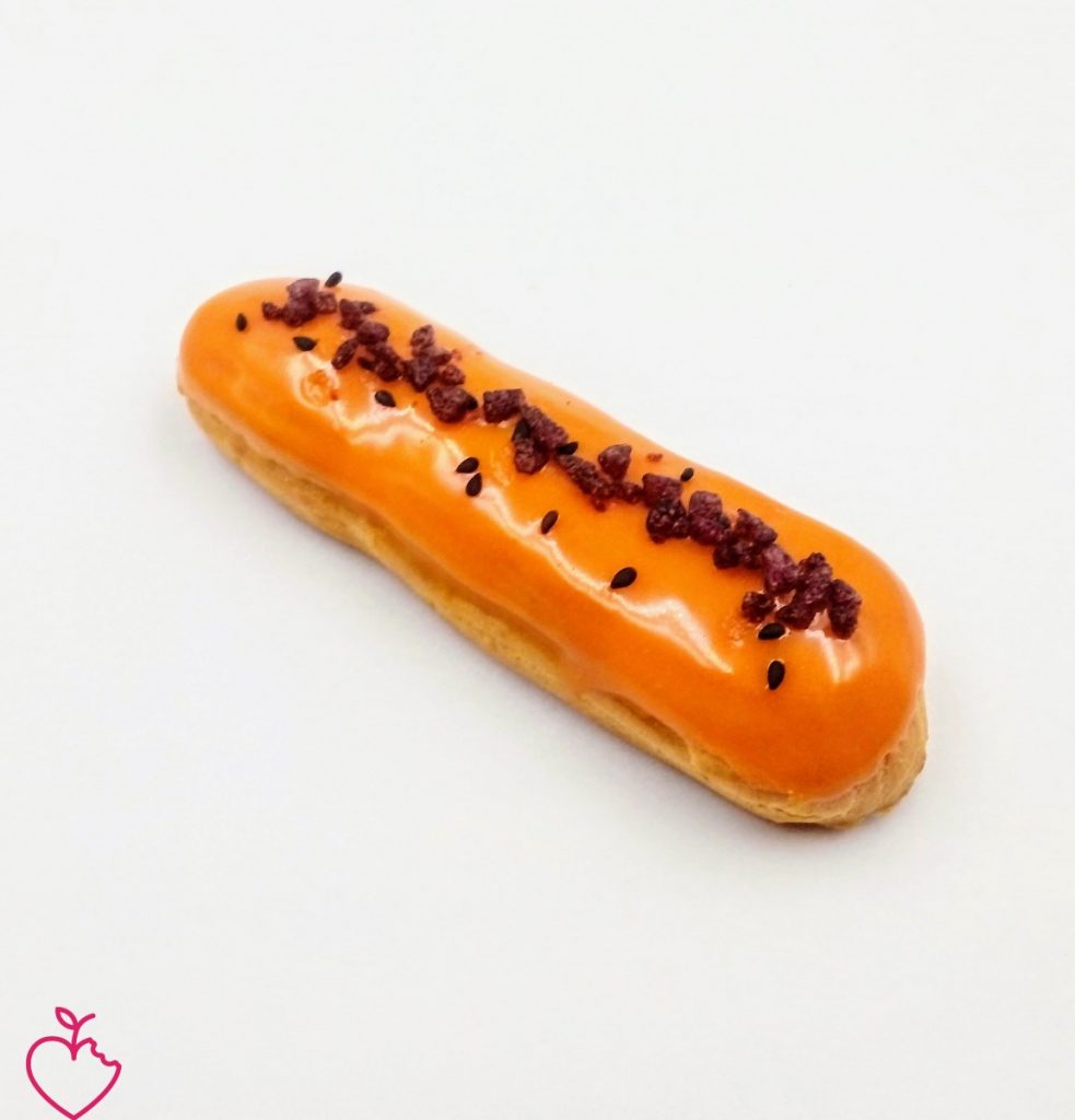 Eclairs lampone, frutto della passione, lime/yuzu e pistacchio/arancia