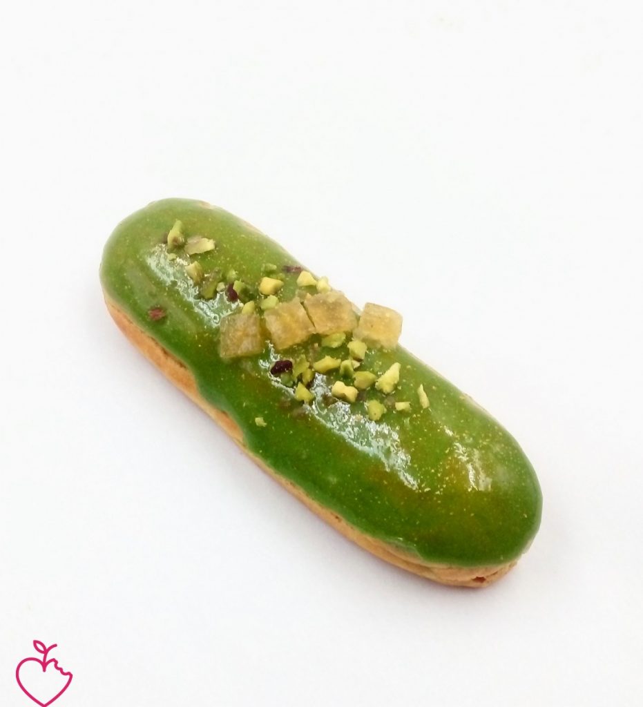 Eclairs lampone, frutto della passione, lime/yuzu e pistacchio/arancia